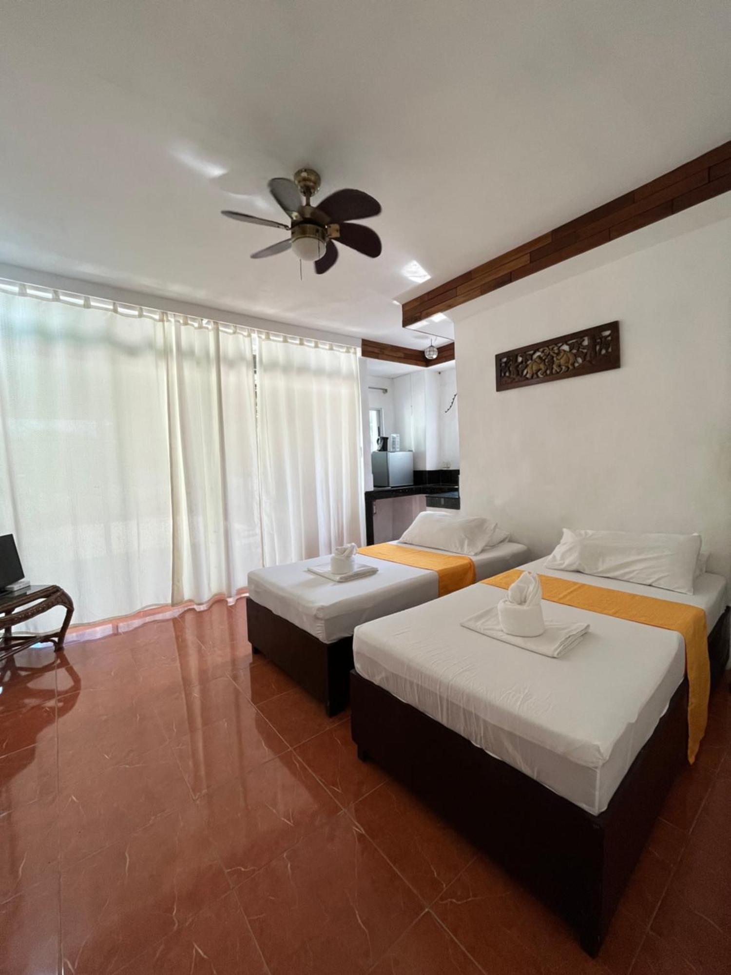 Boracay Ocean Bay Hotel 발라박 외부 사진